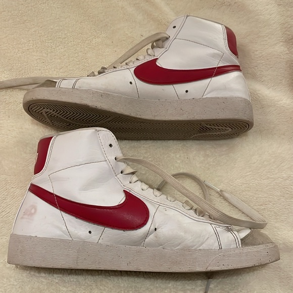 Nike Blazers Size US9 red and white in good but used condition - Picture 5 of 8